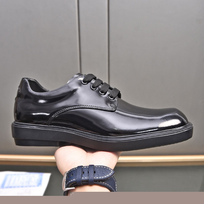 Pra*a leather shoes